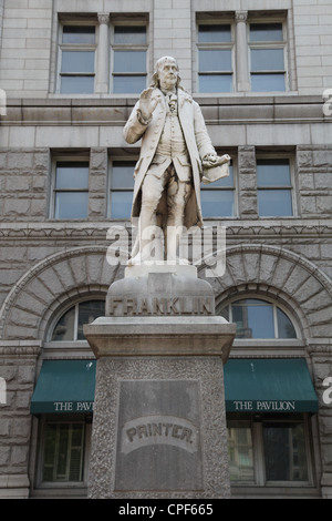 Statue von Benjamin Franklin außerhalb der alten Post in Washington, D.C. Stockfoto