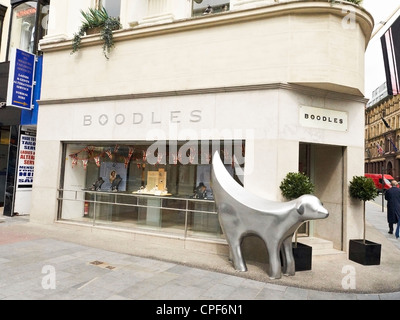 BOODLES Schmuck Shop mit Super Lamm Banane Skulptur in Liverpool UK Stockfoto