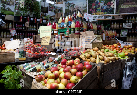 Obst-Apfelwein und Saft stall, Borough Market, London, England, UK Stockfoto