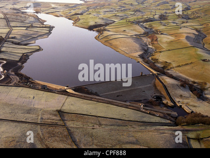 Eine winterliche Luftaufnahme der Grassholme-Stausee in der Nähe von Barnard Castle Stockfoto