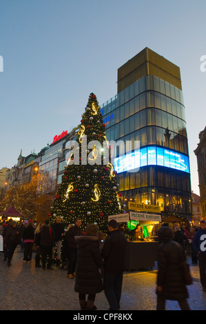 Weihnachtsmarkt 2011 am Vaclavske Namesti Platz Neustadt Prag Tschechische Republik Europa Stockfoto