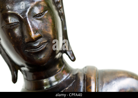 Buddha-Statue, die isoliert auf weißem Hintergrund Stockfoto