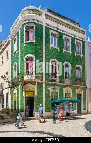 Geflieste Fassade des traditionellen Gebäude im Praca de Camoes in der Altstadt (Cidade Velha), Lagos, Algarve, Portugal Stockfoto