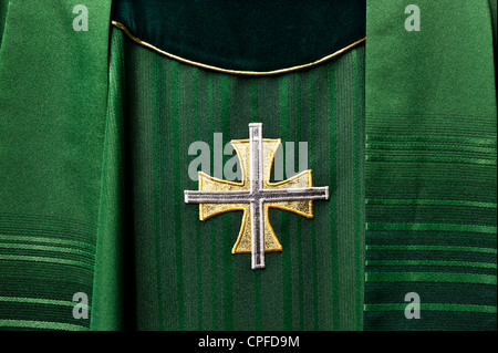 Priester liturgische Gewänder. Stockfoto