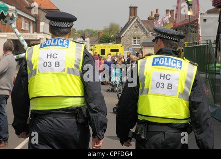 Hampshire. England. Mai 2012.  Polizei auf Patrouille während der jährlichen Reisende Pferd Messe statt in Wickham, Hampshire. Stockfoto