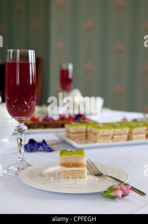 Kuchen mit Topped grün Stockfoto