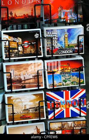 Postkarten zum Verkauf, London, England Stockfoto