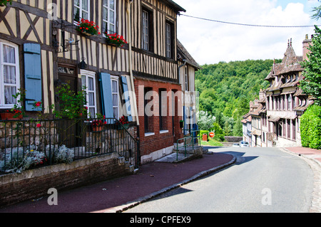 Lyons-la-Forêt, "Plus Beaux Dorf" traditionelle Bocage, Landschaft von Wäldern, Obstgärten und Vieh Wirtschaft. Normandie, Frankreich Stockfoto
