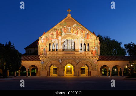 Stanford-Gedächtnis-Kirche in der Nacht. Stockfoto