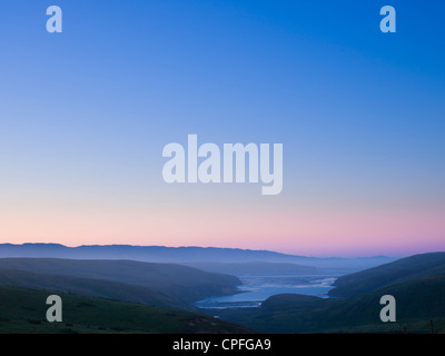 Dawn Himmel über Drakes Estero. Point Reyes, Kalifornien. Stockfoto