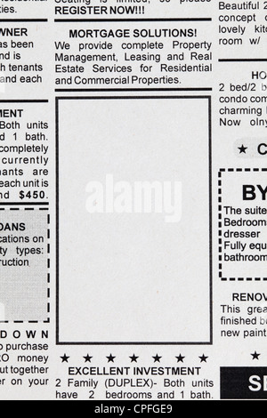 Gefälschte Kleinanzeige, Zeitung, Business-Konzept. Stockfoto