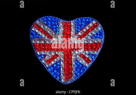 UNION JACK LOVE herzförmiges reflektierendes britisches britisches britisches Großbritannien Großbritannien Union Jack Flag Motiv auf schwarzem Hintergrund Stockfoto