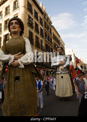 Riesen und große Köpfe (Gigantes y Cabezudos) Marionette Parade während der Feierlichkeiten von San Isidro in Madrid, Spanien, 11. Mai 2012 Stockfoto