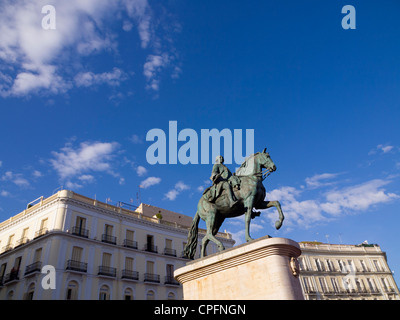 Reiterstandbild von König Carlos III in Platz Puerta del Sol, Madrid, Spanien. Stockfoto