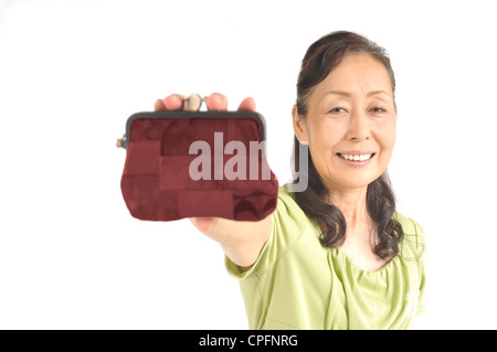 Ältere Frau mit Geldbörse Stockfoto