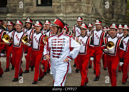 Mitglieder einer amerikanischen High School marching Band in Victoria, British Columbia, Kanada Stockfoto