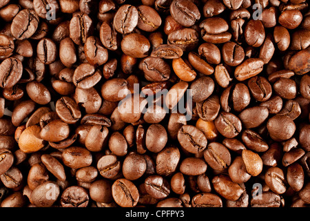 Haufen von gerösteten Kaffeebohnen Stockfoto