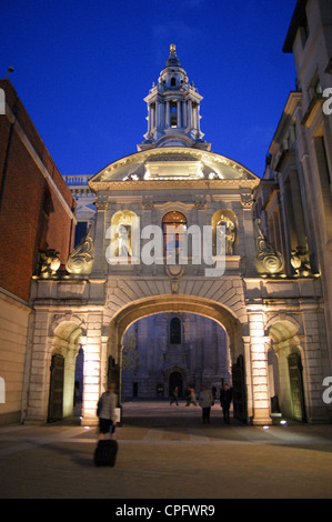 St. Paul-Kathedrale und der Temple Bar, Paternoster Square, London EG4, England Stockfoto