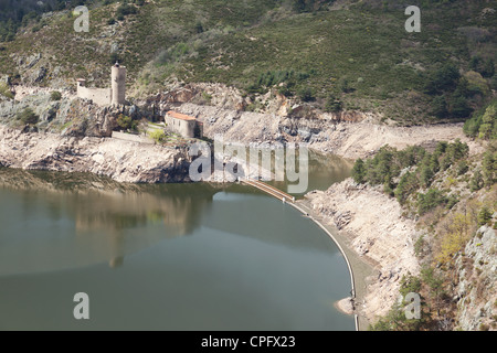 Ile de Grangent und Chateau de Grangent angesehen von Schloss d'Essalois in der Nähe von Saint-Etienne, Frankreich Stockfoto