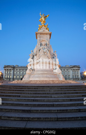 England, London, Buckingham Palace, Queen Victoria Memorial Statue Stockfoto