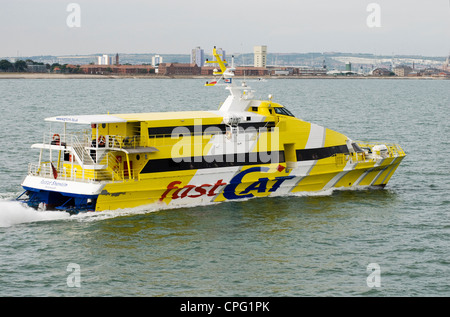 Die Wightlink schnelle Katze verläuft von Portsmouth auf dem UK Festland nach der Ryde auf der Isle Of Wight Stockfoto