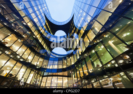 Mehr London Piazza, Southwark, London, England 7 weitere Gebäude in London Stockfoto