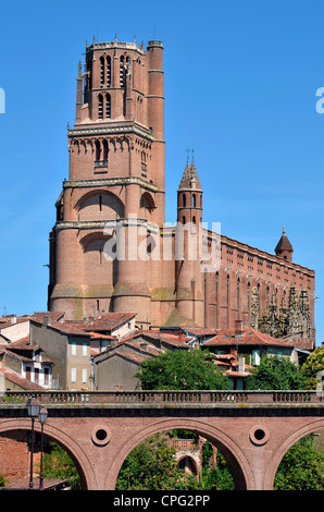 Alte Brücke und Sainte Cécile Kathedrale in roten Ziegeln im Albi in Südfrankreich, Region Midi-Pyrénées, Tarn Abteilung gemacht Stockfoto