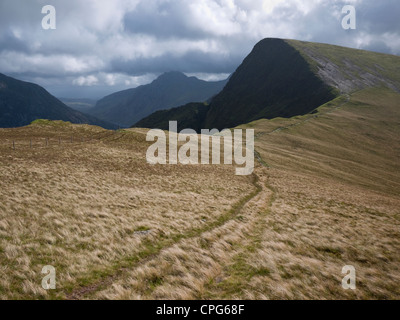 Foel-Goch, einen Höhepunkt im Snowdonia Glyderau-Bereich betrachtet von Bwlch y Brecan. Tryfan im Blick hinter dem Grat Yr Esgair. Stockfoto