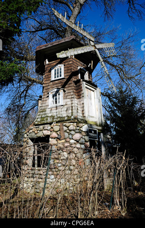 Am alten hausgemachten Windmühle Replik in Fox River Grove, Illinois. Stockfoto