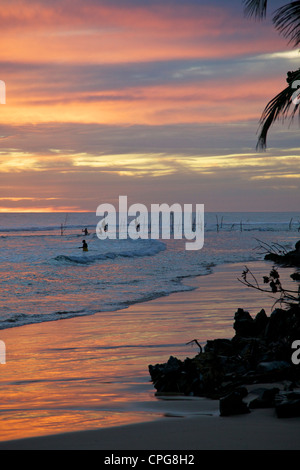 Stelzenfischer in Weligama, South Coast, Sri Lanka, Asien Stockfoto