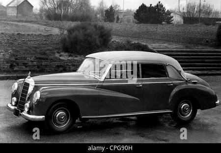 Transport / Transport, Auto, Fahrzeugvarianten, Mercedes-Benz, 300 S Cabriolet, Baujahr: 1951 - 1958, teuerstes Automobil der 1950er Jahre, , Zusatzrechte-Abfertigung-nicht vorhanden Stockfoto