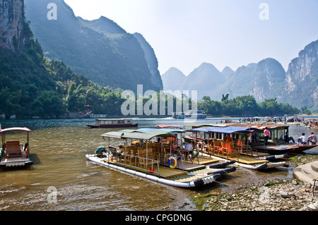 Li-Fluss zwischen Guilin und Yangshuo, Provinz Guangxi - China Stockfoto