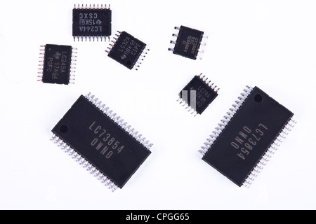 Verschiedenen IC (integrierte Schaltung) in der Versammlung der SMT verwendeten Chips / SMD Leiterplatten in der Elektronikindustrie. Stockfoto