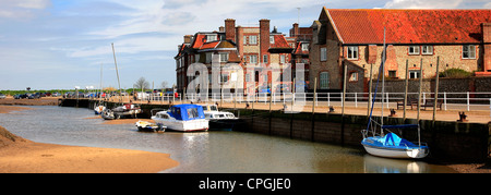 Angelboote/Fischerboote in Blakeney Dorf Hafen an der nördlichen Küste von Norfolk, England, UK, Stockfoto