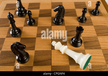 Figuren auf dem Schachbrett, Nahaufnahme, erhöhten Blick Stockfoto