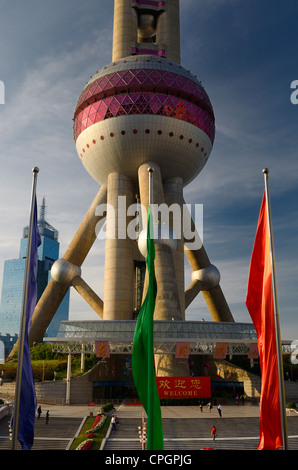 Schritte bis zum Eingang willkommen an der Oriental Pearl Radio & TV Turm Shanghai Pudong District in Volksrepublik China Stockfoto