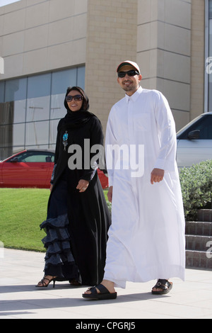 Junges Paar lächelnd Stockfoto