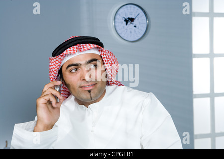 Arabische Mann mit Handy Stockfoto