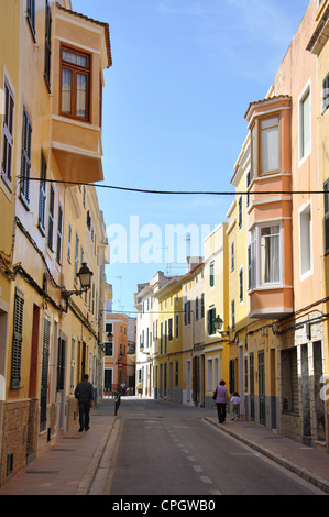 Gasse in der Altstadt, Carrer del Portal De La Font, Ciutadella de Menorca, Menorca, Balearen, Spanien Stockfoto