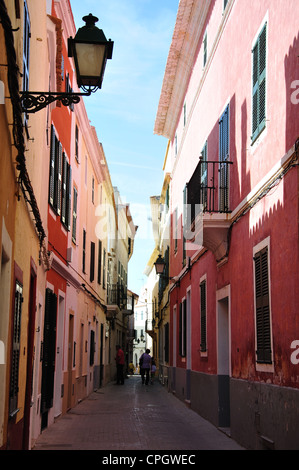 Gasse in der Altstadt, Carrer del Portal De La Font, Ciutadella de Menorca, Menorca, Balearen, Spanien Stockfoto