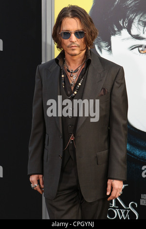 Schauspieler Johnny Depp kommt bei Warner Bros. Bilder Welt-Premiere von "Dark Shadows" im 7. Mai 2012. Stockfoto