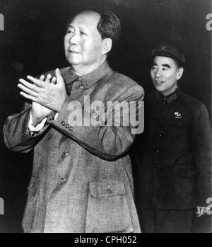 Mao Zedong, 26.12.1893 - 9.9.1976, chinesischer Politiker (CPC), Vorsitzender der Kommunistischen Partei Chinas 20.3.1943 - 9.9.1976, mit Lin Bao, 1967, Stockfoto