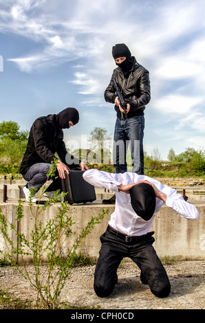 Zwei maskierten bewaffneten versucht, Geschäftsmann zu töten Stockfoto