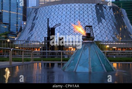 Ewige Flamme der Hoffnung in der Nähe auf dem Pecaut Platz in der Nähe von Metro Hall in Toronto Stockfoto