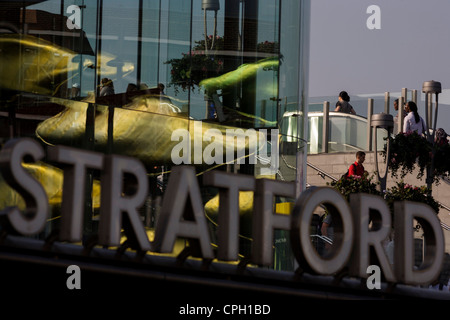 Stratford mainline Station, die Ziel-Hub für ankommende Passagiere von London 2012 Olympische und Pendler. Stockfoto