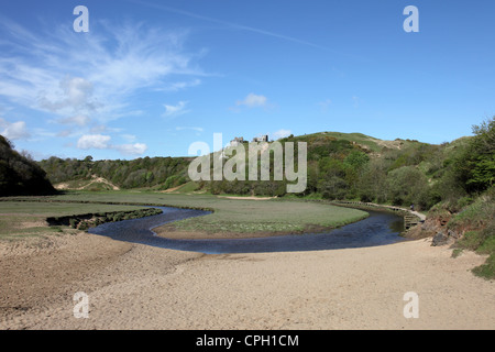 Pennard Pill (Stream) und Pennard Castle Three Cliffs Bay Gower Wales UK Stockfoto