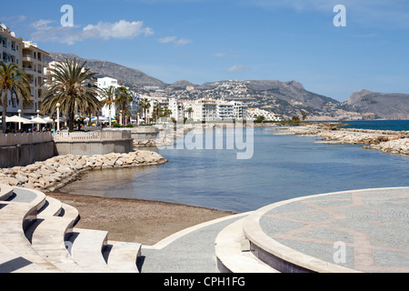 Strand, Promenade und Ferienwohnungen in Altea, Süd-Ost-Spanien Stockfoto