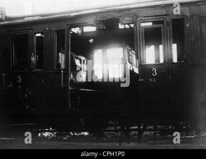 Ereignisse, erster Weltkrieg / 1. Weltkrieg, Westfront, 1915 - 1918, Deutscher Eisenbahnwaggon beschädigt durch Artilleriefeuer auf einem Bahnhof hinter der Front, Frankreich, 18.3.1916, Auto, zerstört, 1910er, 10er, 20. Jahrhundert, historisch, historisch, Zerstörung, Deutschland, Militär, Deutsches Reich, Reich, Schaden, Zusatzrechte-Clearences-nicht vorhanden Stockfoto