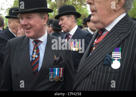 Alte Soldaten tragen ihre Militärmedaillen bei der Combined Cavalry Old Comrades Memorial Parade im Hyde Park London. Die Queens Dragoon Guards. England 2012 2010er Jahre Großbritannien. HOMER SYKES Stockfoto