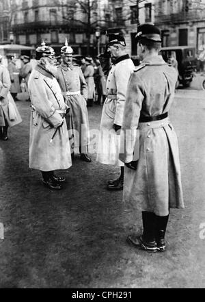 Louis III, 7.1.265 - 18.10.1921, König von Bayern 5.11.1913 - 8.11.199, mit Sohn des Fürsten Rupprecht und zwei Offizieren, ca. Stockfoto